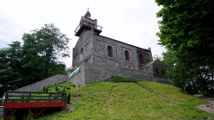 Kościół Nawiedzenia Najświętszej Maryi Panny na Ślęży - turystyczne miejsca na Dolnym Śląsku - obrazy, fototapety, plakaty