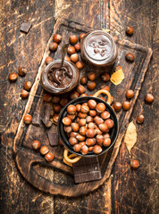 Nut butter with chocolate and hazelnuts.