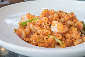 Fried macaroni with prawn  