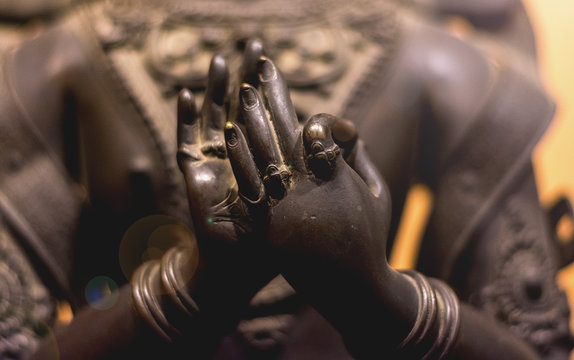 close up on staute's hand making gesture which stand for wisdom in buddhism