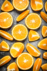 Ripe slices of oranges .