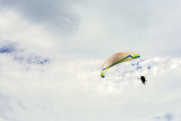 paraplane flying high up