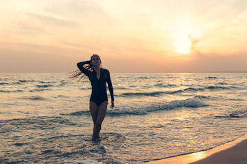 sexy surf girl