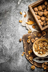Obraz na płótnie Canvas Shelled walnuts in bowl with Nutcracker