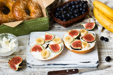 Bagels with fig and banana on curd cheese