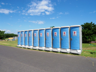 仮設トイレ