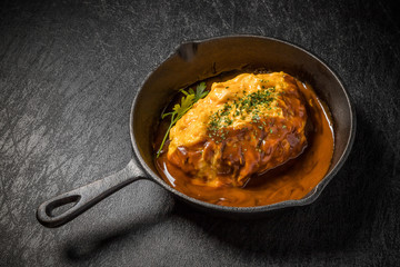 オムレツ　Omelette of demiglace sauce