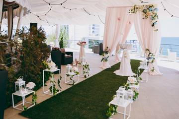 Decoration of the wedding arch for the ceremony