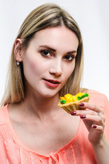 Naklejka premium beautiful girl with cake