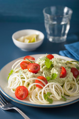 spiralized courgette salad with avocado dressing, healthy vegan meal