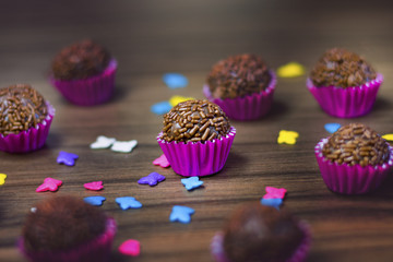 Bombom  brigadeiro de chocolate  sobremesa tipica brasileira