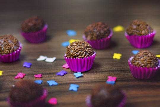 Bombom  Brigadeiro De Chocolate  Sobremesa Tipica Brasileira