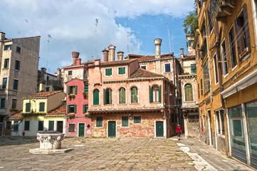 Fototapeta na wymiar a quiet street in Venice