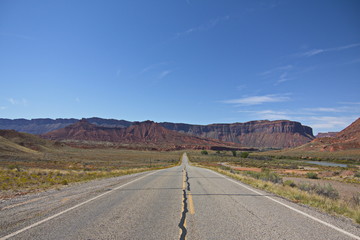Fototapeta na wymiar road toward death valley national parks