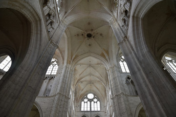 Voûtes gothiques de l'abbaye Saint Germain d'Auxerre en Bourgogne, France