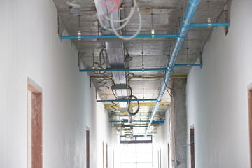 Water and electricity piping systems in buildings