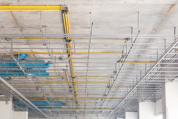 Water and electricity piping systems in buildings