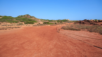 sentiero verso Cala Pregonda - isola di Minorca (Baleari)