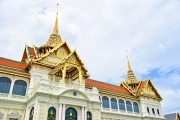 Fototapeta premium Majestic Exterior of the Grand Palace in Bangkok