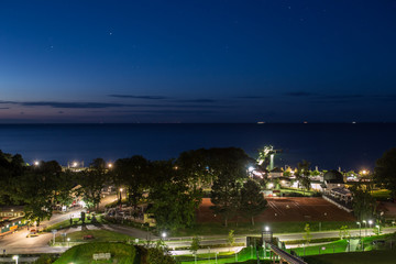 Fototapeta premium Lido Göhren na wyspie Rugia nocą (Niemcy)