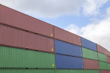 Fototapeta premium Containerstapel auf einem Containerterminal