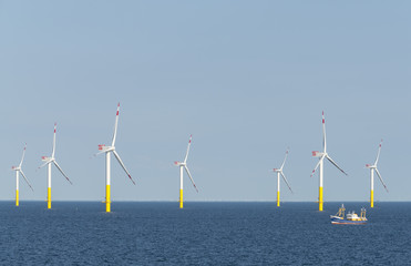 Windkraftpark in der Nordsee vor Bremerhaven