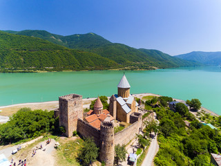 Naklejka premium Ananuri Castle with Church on the bank of lake, Georgia.