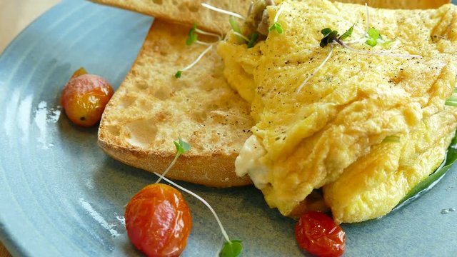 Mushroom omelette with tomato
