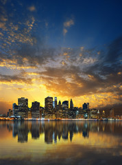 Fototapeta premium Silhouette of Manhattan skyline at sunset.
