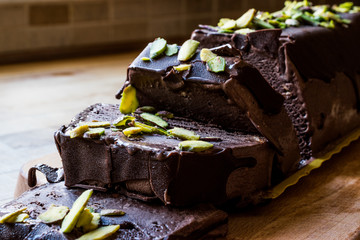 Semifreddo Cake - ice cream with chocolate sauce and peanut (semi-frozen dessert).