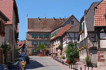 Straße mit Fachwerkhäusern in Boersch