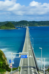 Tsunoshima Bridge, Yamaguchi prefecture, (Road signs and place names are displayed on the left side. Also, as a precautionary note, it says that this bridge will be closed when there is a strong wind)