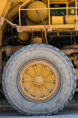 Schwertransport - LKW und Transporter im Bergbau