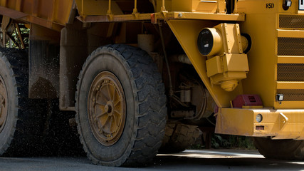 Schwertransport - LKW und Transporter im Bergbau