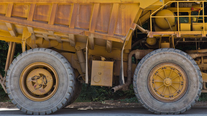 Schwertransport - LKW und Transporter im Bergbau