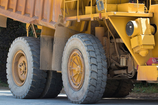 Schwertransport - LKW und Transporter im Bergbau