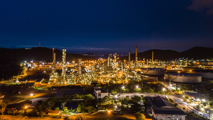 Fototapeta na wymiar Oil refinery industry at night
