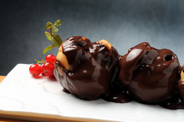 Profiterole Soesje Cream puff シュークリーム
 Choux 슈크림 à Flødebolle la Ptyś crème Профитроли 泡芙 kage Tuulihattu Pasticceria Petit-chou Pâtisserie