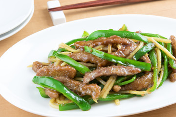 野菜と牛肉の細切り炒め、チンジチャオロース