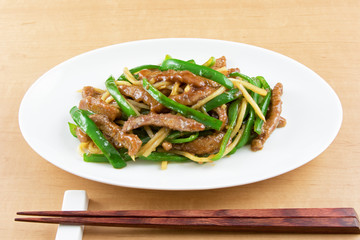 野菜と牛肉の細切り炒め、チンジチャオロース