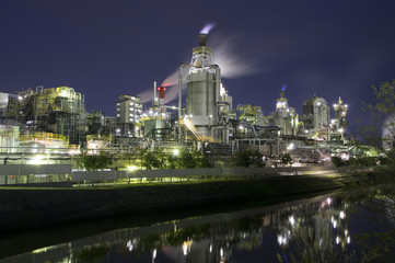 Fototapeta na wymiar Niigata factory at the night