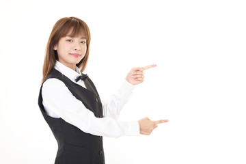指示する笑顔のウェイトレス