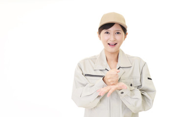 喜ぶ女性作業員