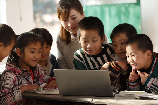 Rural female teachers and pupils in the use of computers