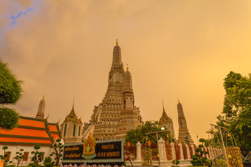 Naklejka premium Wat Arun -the Temple of Dawn in Bangkok, Thailand