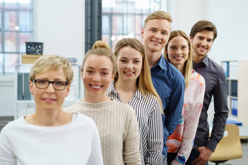 motiviertes team im büro