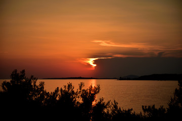 Fototapeta na wymiar Beautiful sunset over the sea 