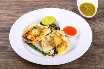 Baked scallops with spinach