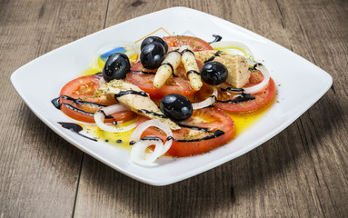 Ensalada de atún con tomate