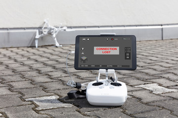 Broken drone and controller showing connection lost